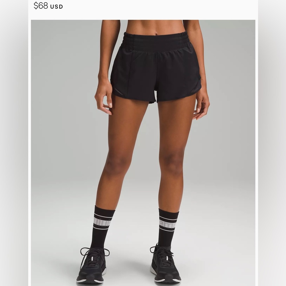 Lululemon hotty Hot High-Rise Lined Short 2.5"